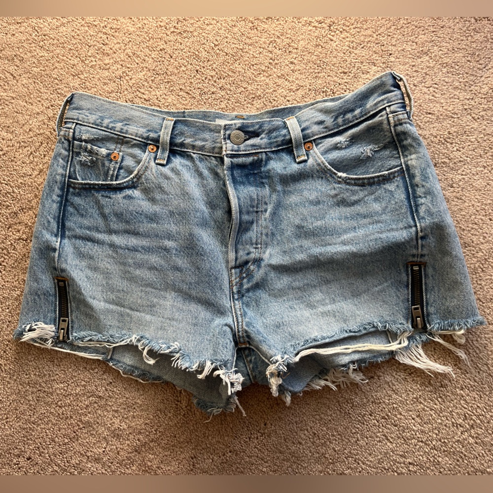 Levi’s button fly shorts w29